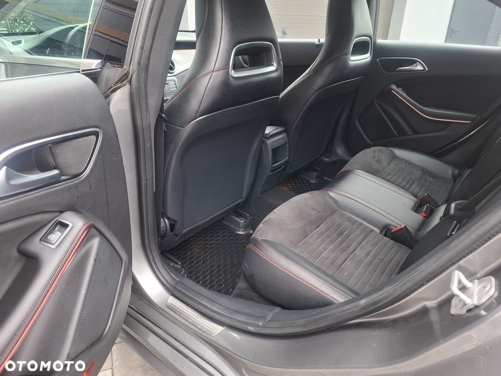 Mercedes-Benz CLA 180 7G-DCT Orange Art Edition - 7