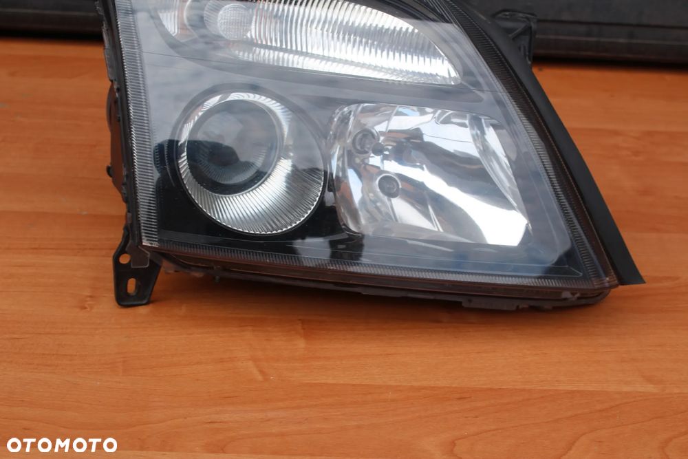 LAMPA PRAWA PRZEDNIA OPEL VECTRA C SIGNUM PRZED LIFTEM XENON CIEMNA EUROPA - 9