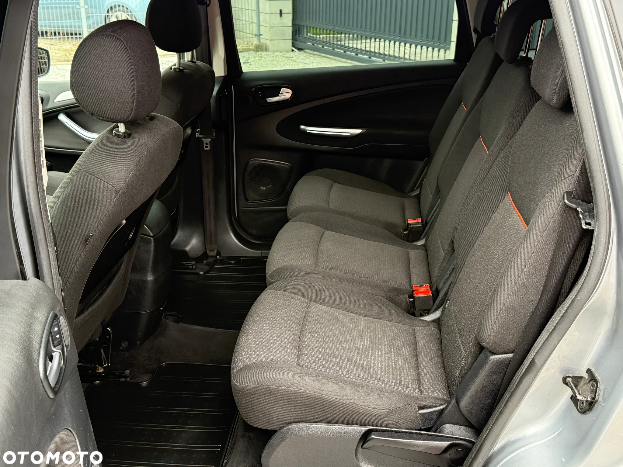 Ford S-Max - 19