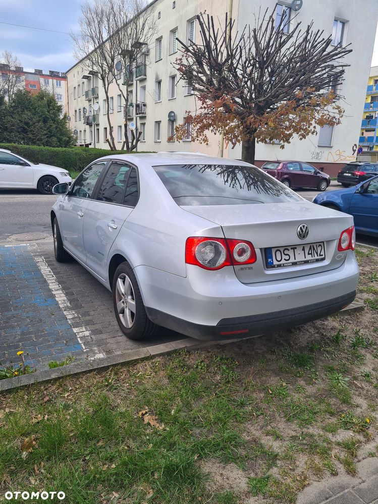Volkswagen Jetta - 4