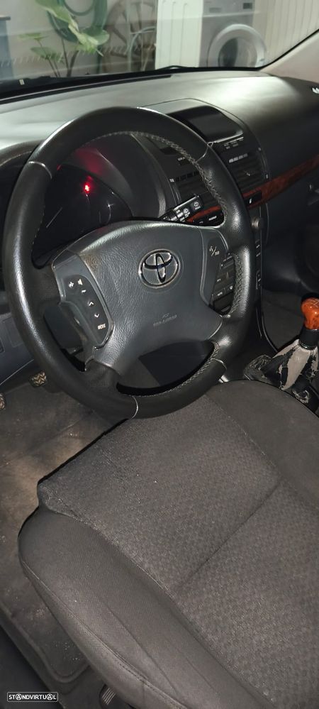 Toyota Avensis SW 2.0 D-4D - 2