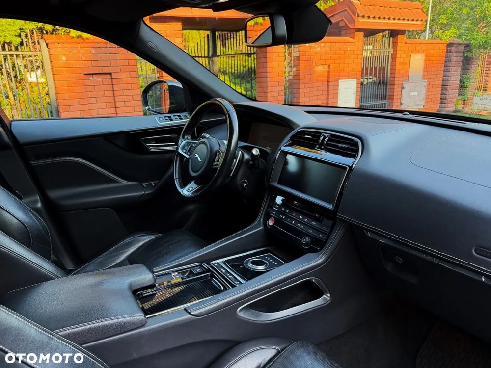 Jaguar F-Pace 2.0 i4P AWD R-Sport - 22