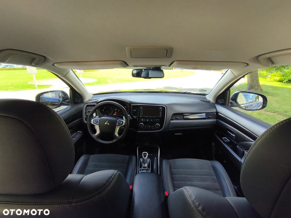 Mitsubishi Outlander 2.0 4WD Plus - 22