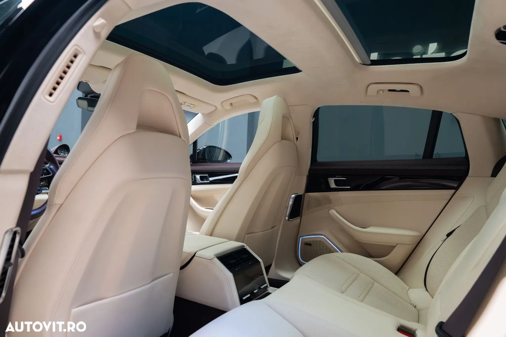 Porsche Panamera 4 - 33