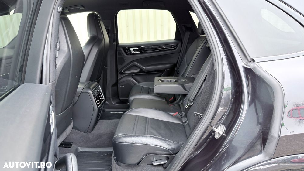 Porsche Cayenne - 31
