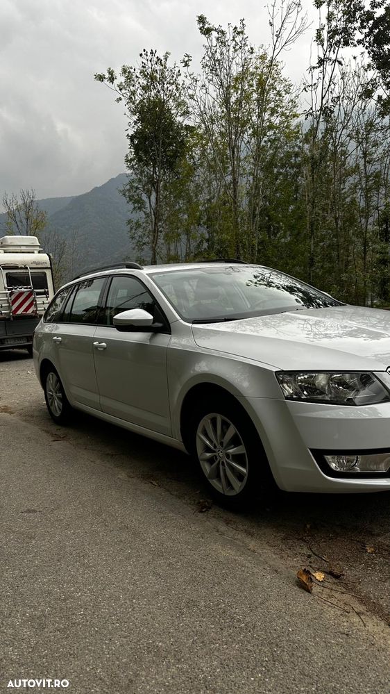 Skoda Octavia 1.6 TDI DSG Ambition - 12