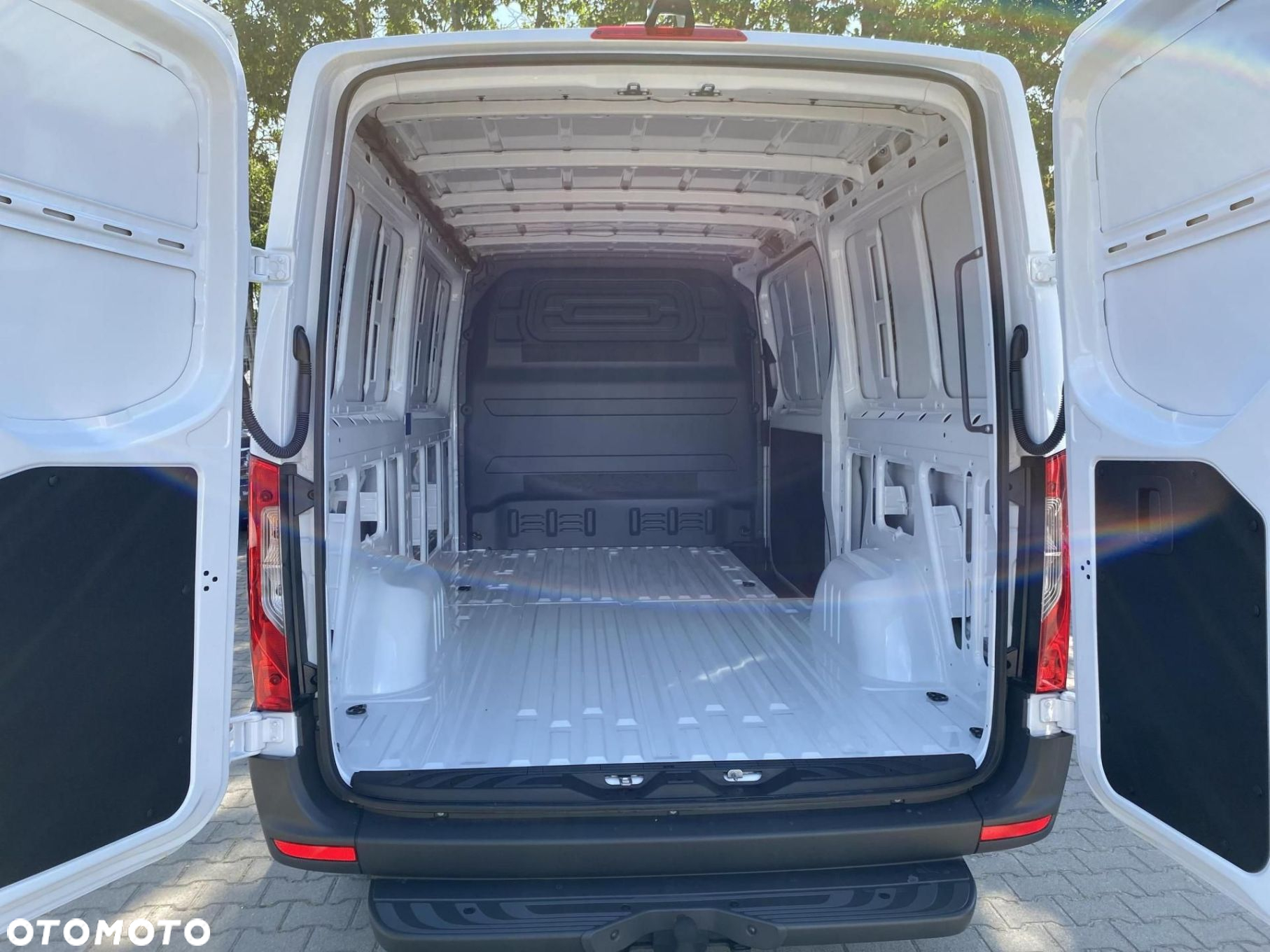 Mercedes-Benz Sprinter - 17