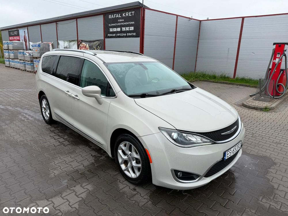 Chrysler Pacifica - 4