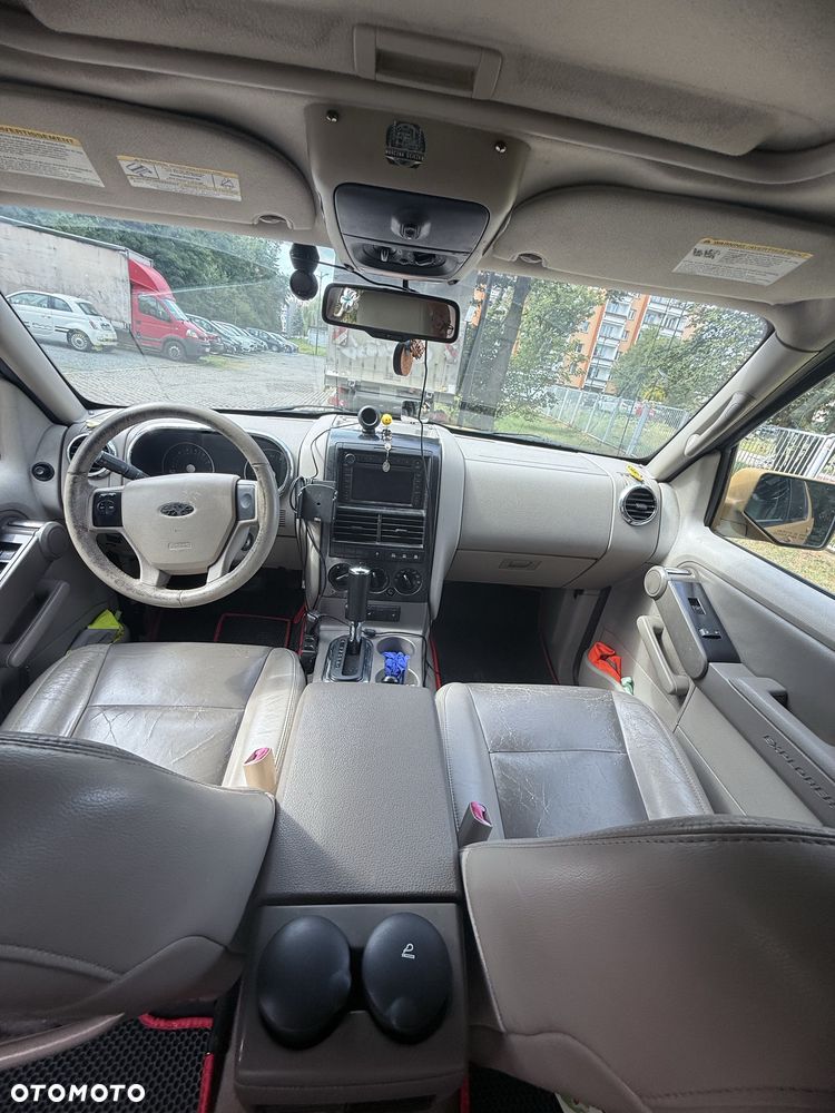 Ford Explorer - 3