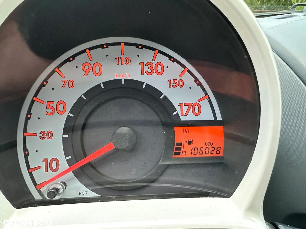 Peugeot 107 70 Urban Move - 8