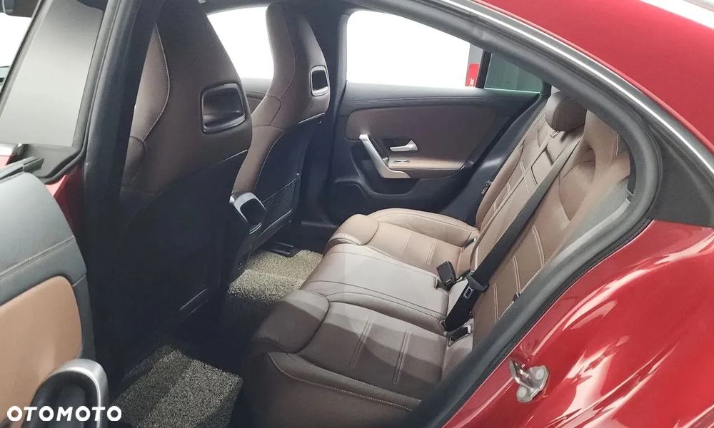 Mercedes-Benz CLA 250 4-Matic Progressive 7G-DCT - 27
