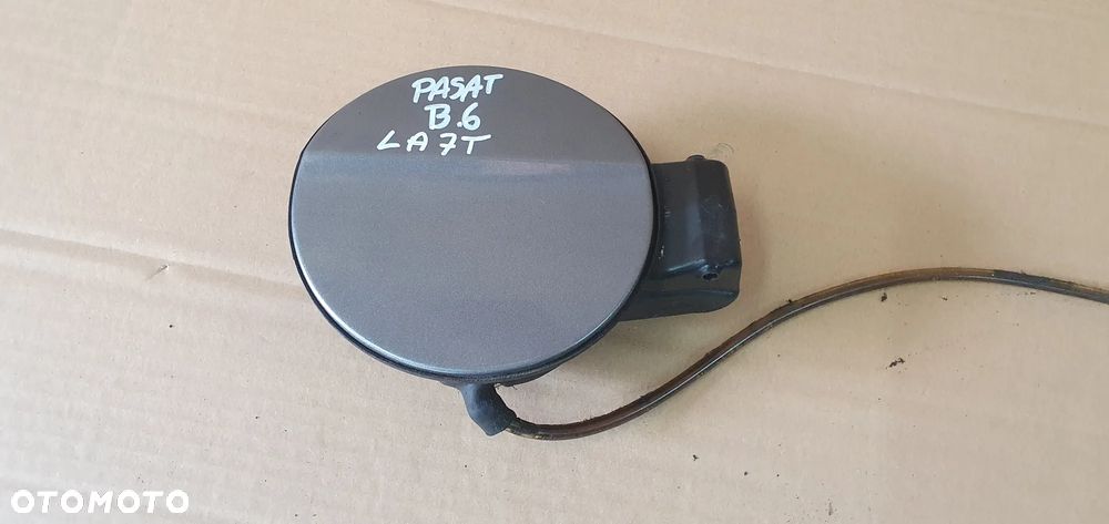 Klapka wlewu paliwa VW Passat B6 LA7T 3C9809857 - 2