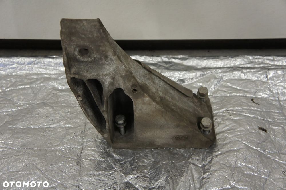 Łapa Wspornika Mocowania silnika BMW X5 3,0 E70 / E60 / E71 6772680 / 67671110 - 2