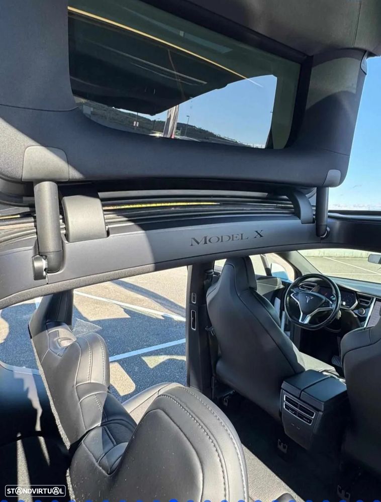 Tesla Model X - 9