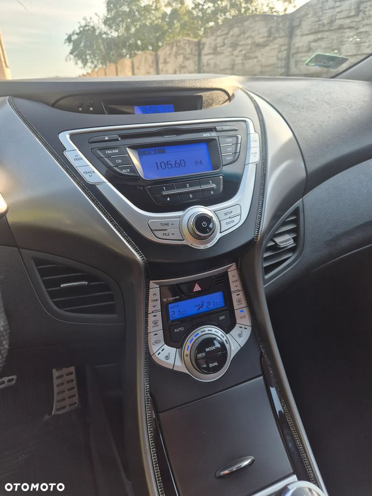 Hyundai Elantra 1.6 Comfort - 14