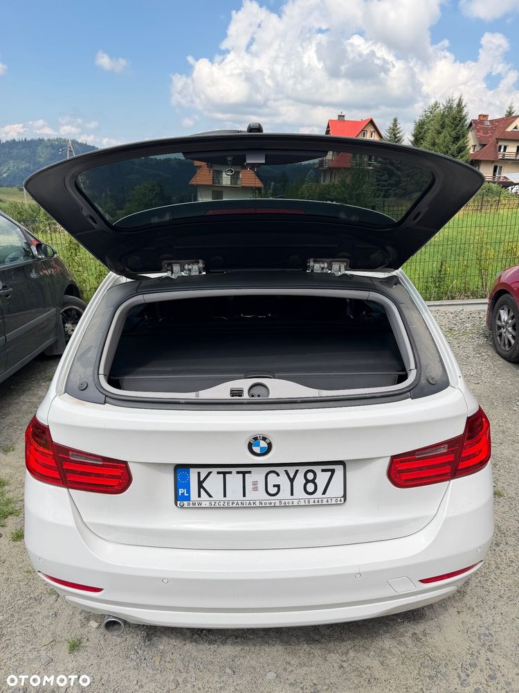 BMW Seria 3 320d xDrive - 14