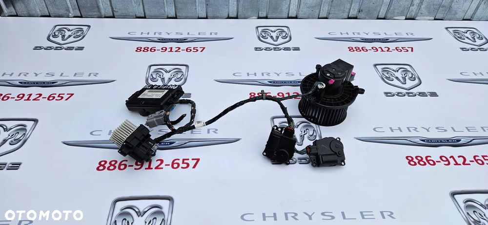 Chrysler Pacifica 2016-  Wentylator nagrzewnicy tył Dmuchawa tylna AY272700-0284 Silniczki nagrzewnicy tylnej Moduł nagrzewnicy tył Sterownik klimatyzacji tył P68226022AF