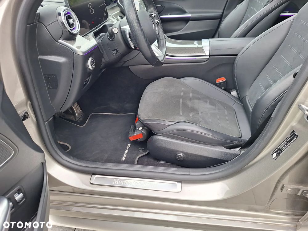 Mercedes-Benz Klasa C ver-300-e-phev-amg - 39