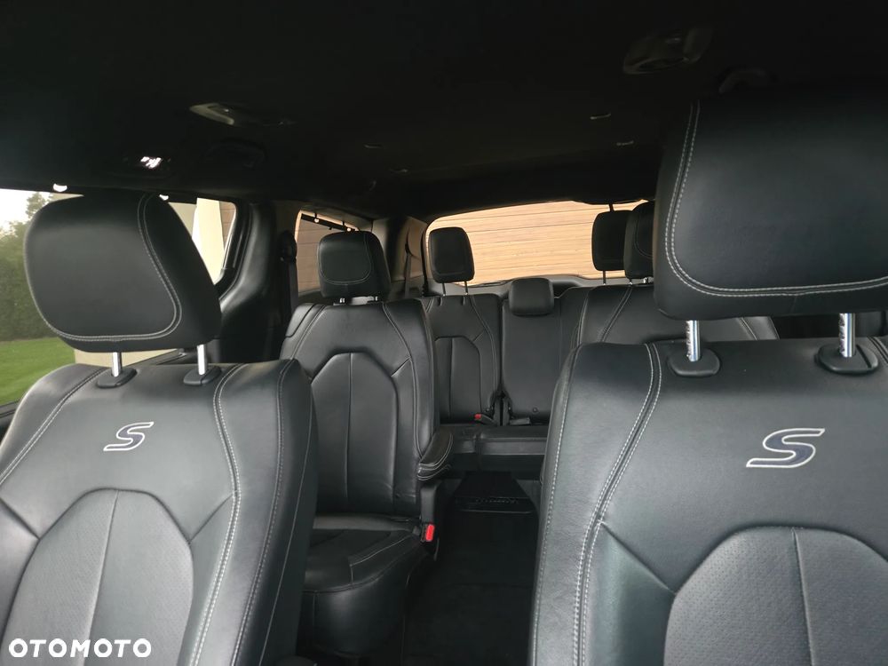 Chrysler Pacifica - 33