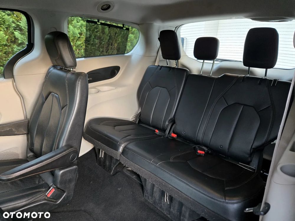 Chrysler Pacifica - 8