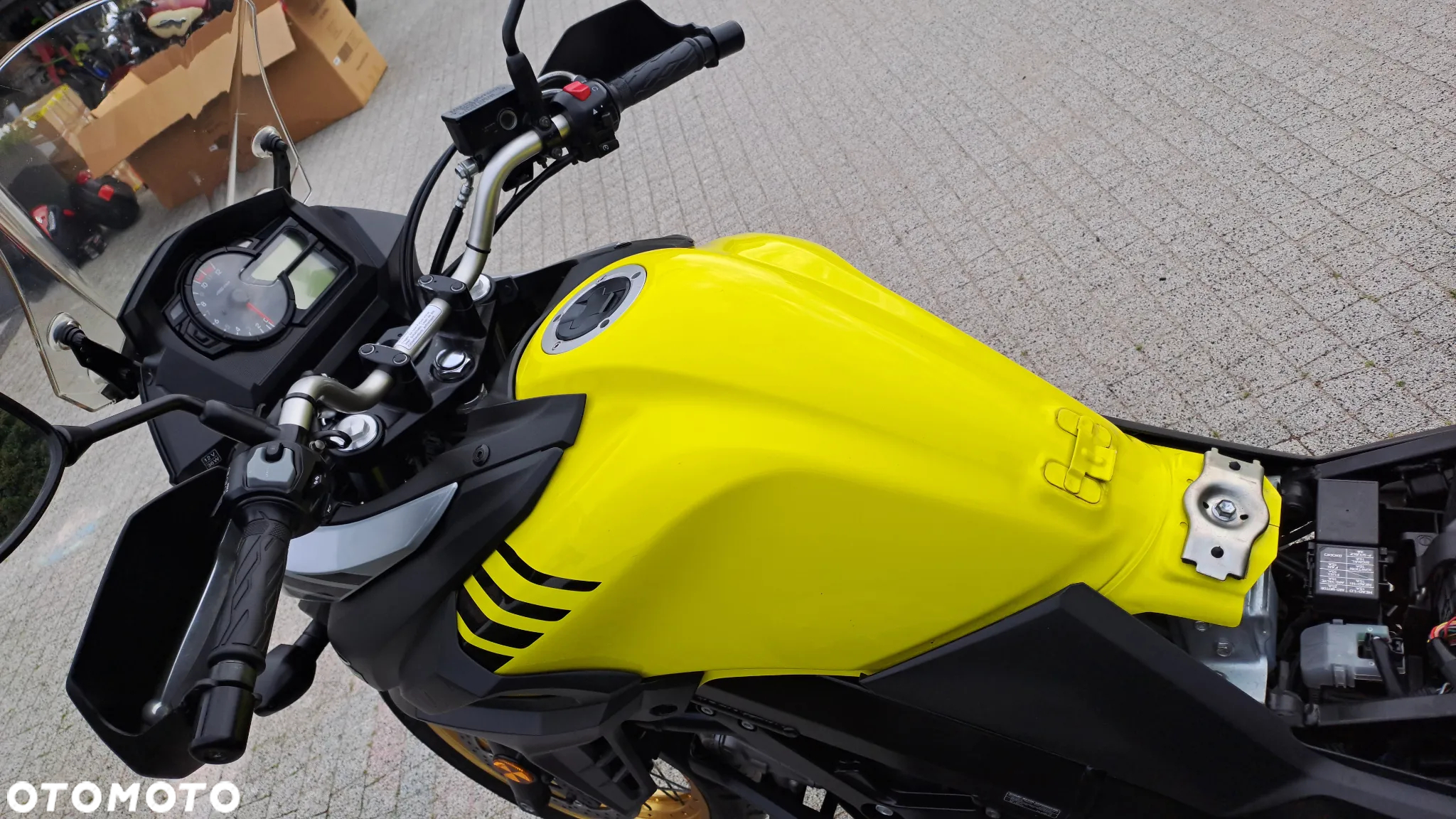 Suzuki DL - 27