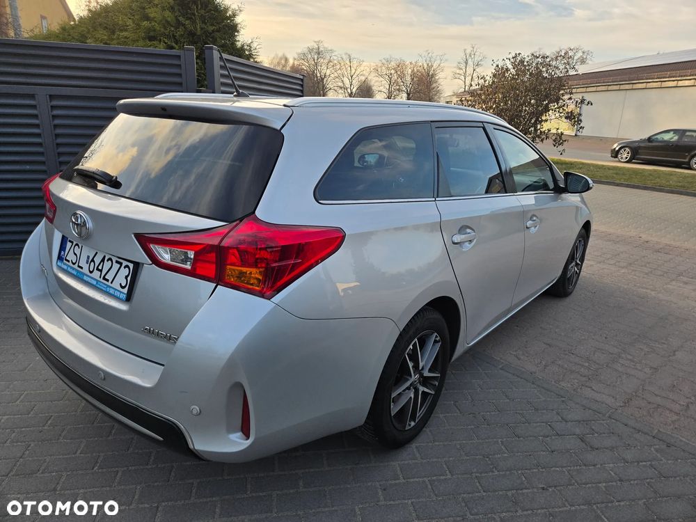 Toyota Auris 1.6 Valvematic Executive - 8