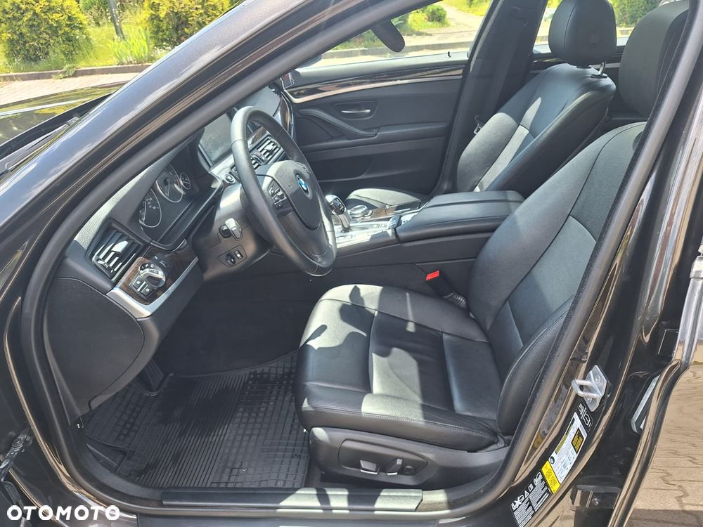 BMW Seria 5 528i xDrive Sport-Aut Luxury Line - 12