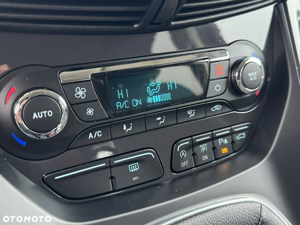 Ford Kuga 1.6 EcoBoost 2x4 Titanium - 26