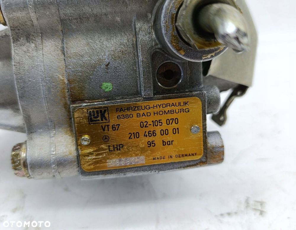 POMPA WSPOMAGANIA MERCEDES W124 230 2.3 2104660001 - 2