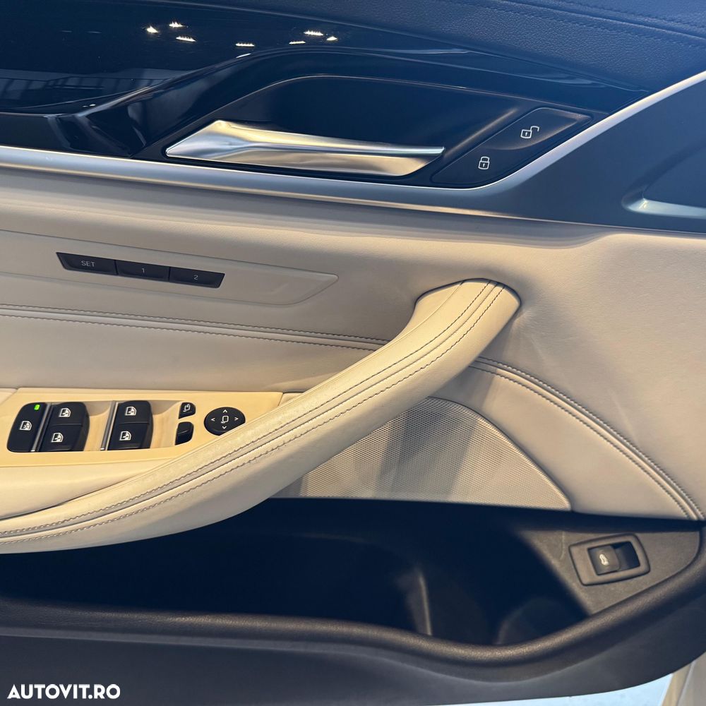 BMW Seria 5 530d xDrive AT - 9