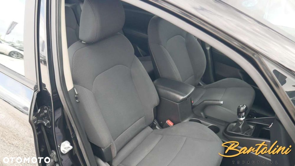 Kia Carens - 16