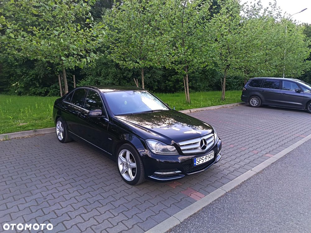 Mercedes-Benz Klasa C 180 CGI BlueEff Avantgarde - 3