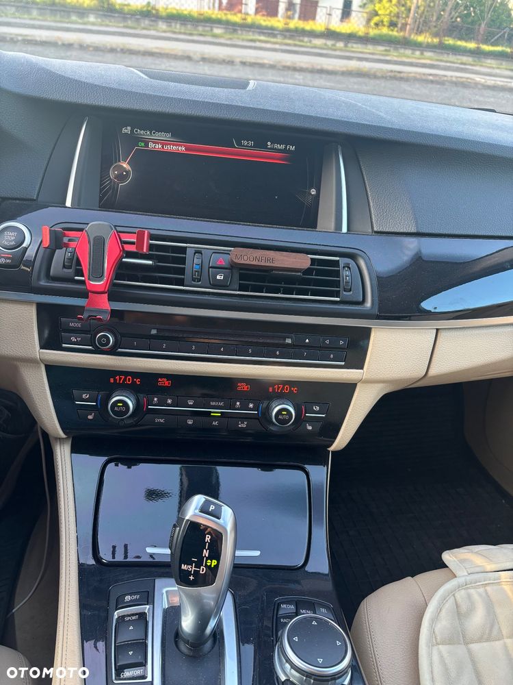 BMW Seria 5 528i xDrive - 18