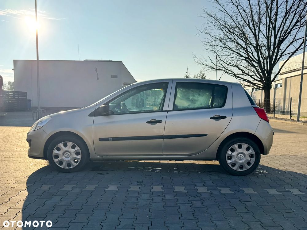 Renault Clio 1.2 16V Authentique - 11