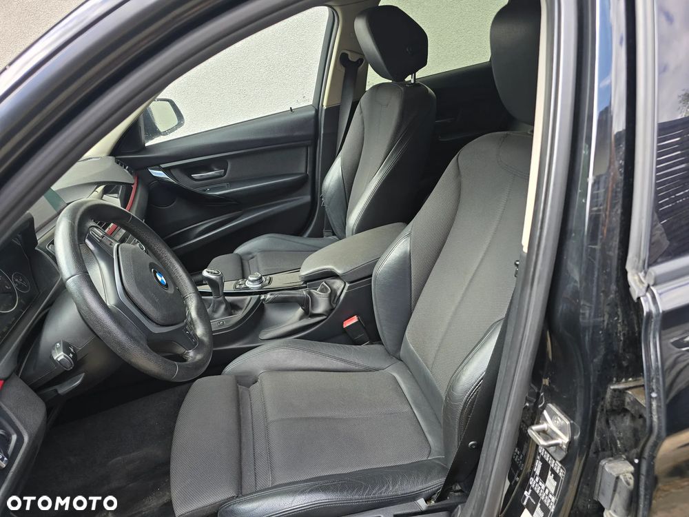 BMW Seria 3 320d DPF Edition Sport - 13