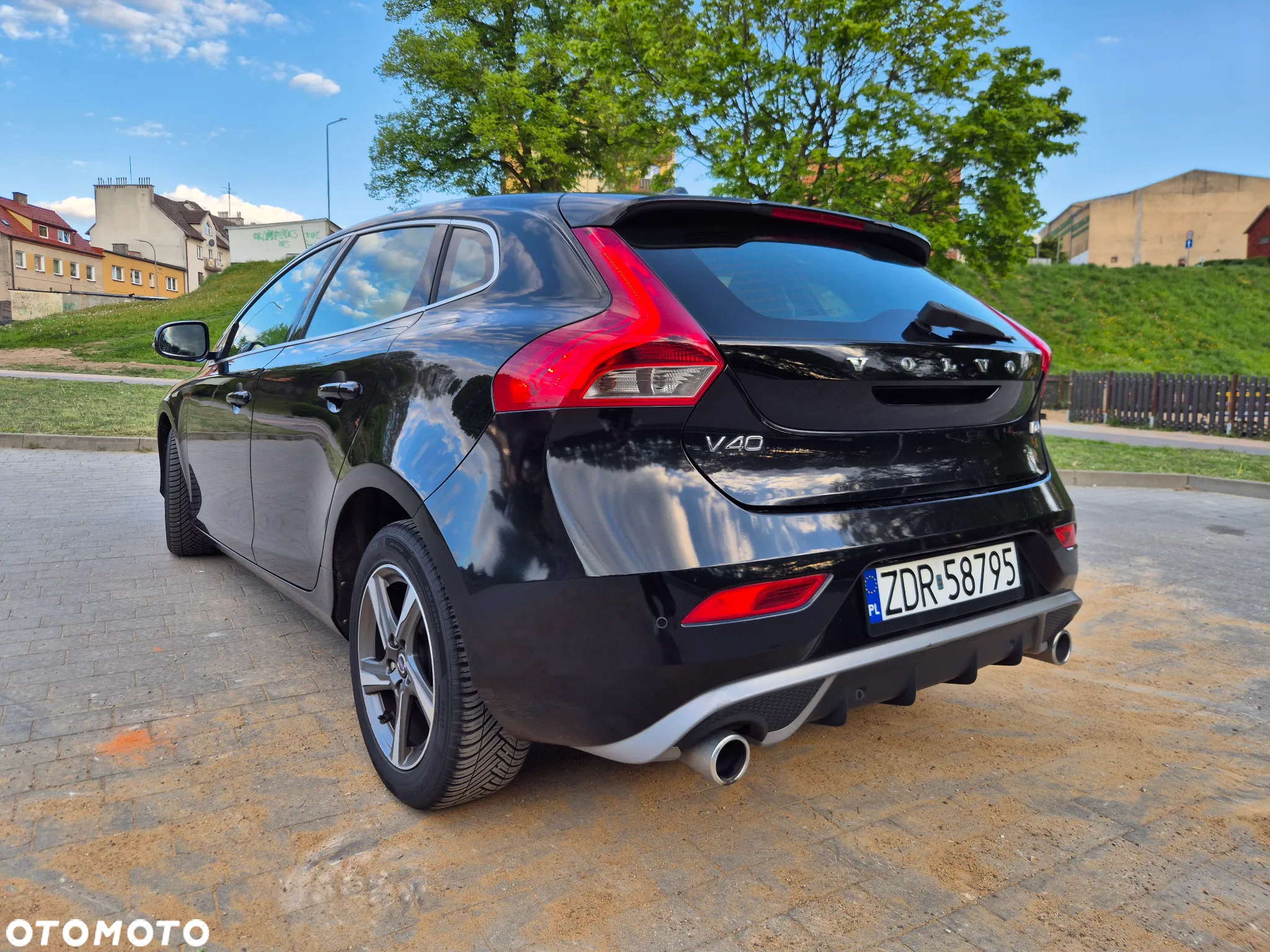 Volvo V40 D4 Drive-E R-Design Summum - 8