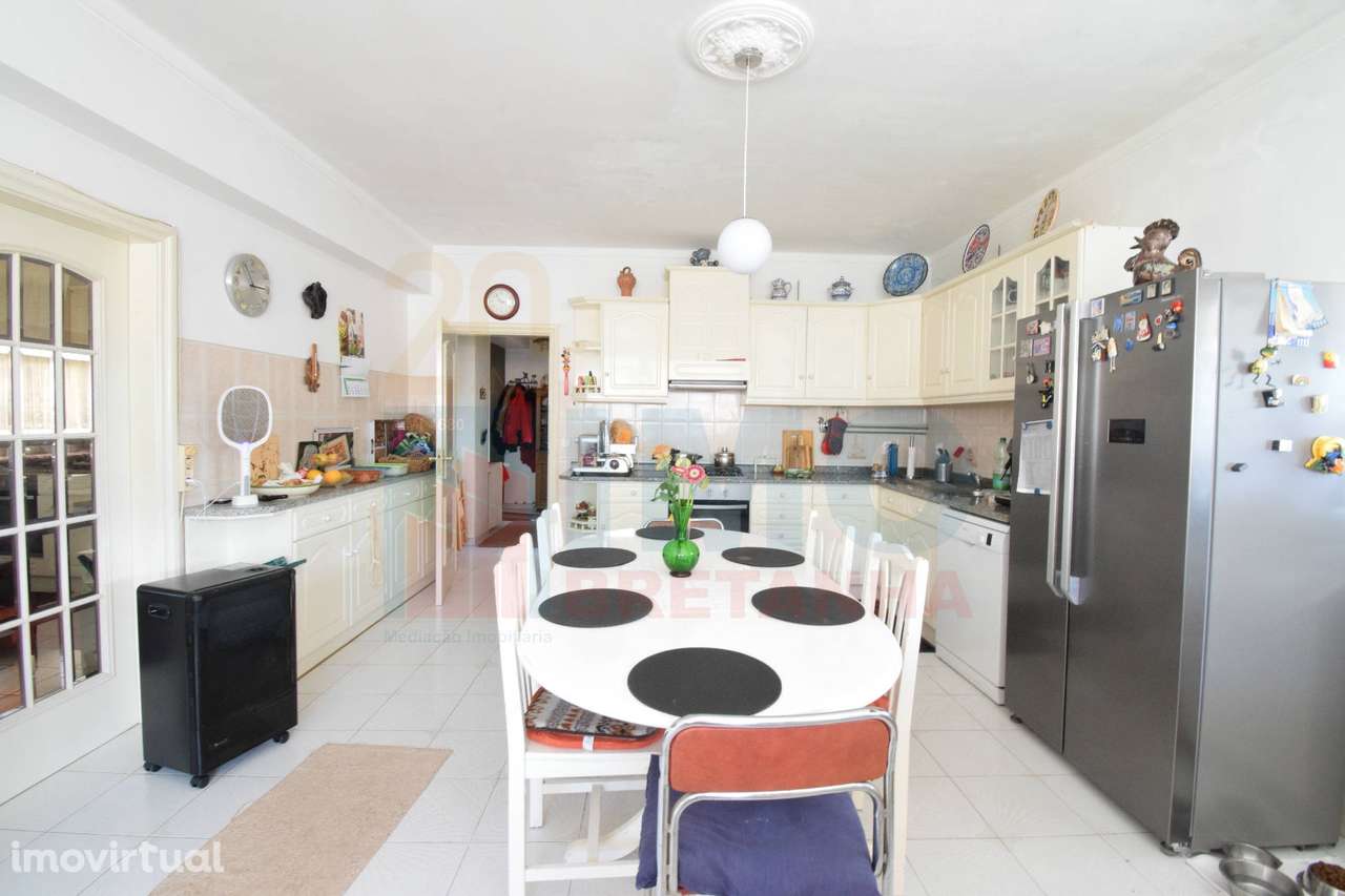 Moradia Isolada c/ 2 Apart. Independentes c/ Terreno - Covilhã - Grande imagem: 3/36