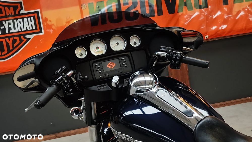 Harley-Davidson Touring Street Glide - 24