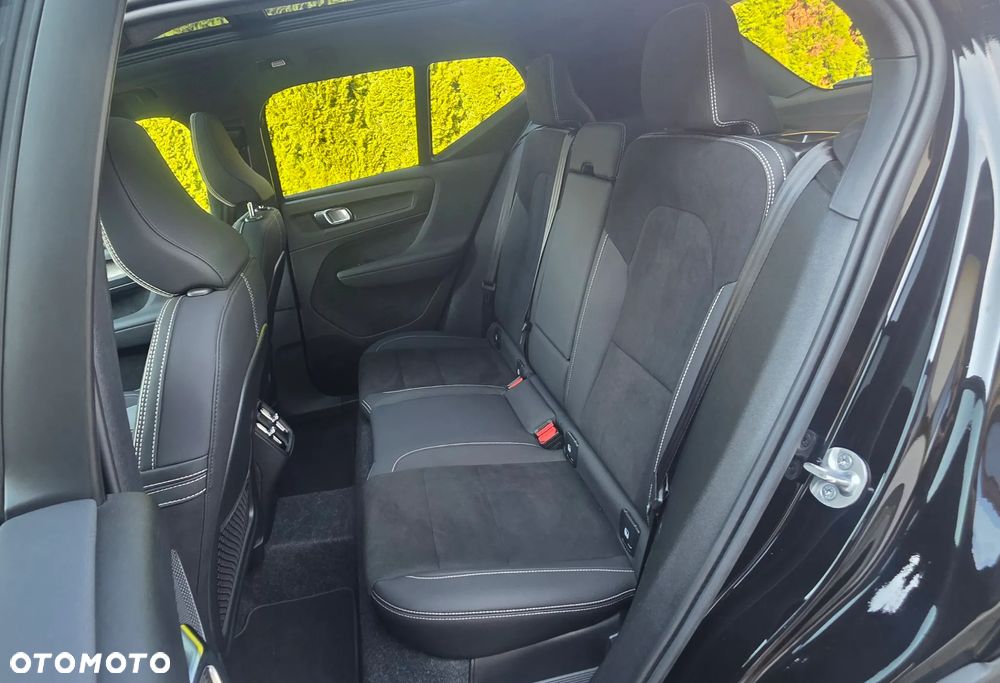 Volvo XC 40 B4 Plus Black Edition - 28