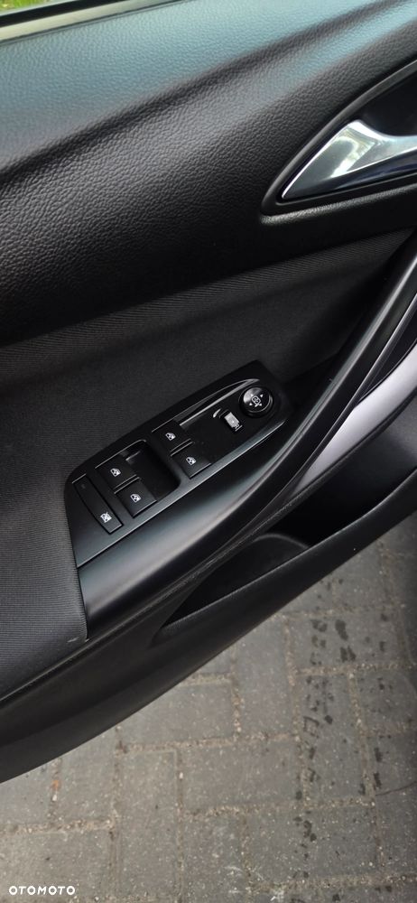 Opel Astra 1.6 D Start/Stop Dynamic - 25