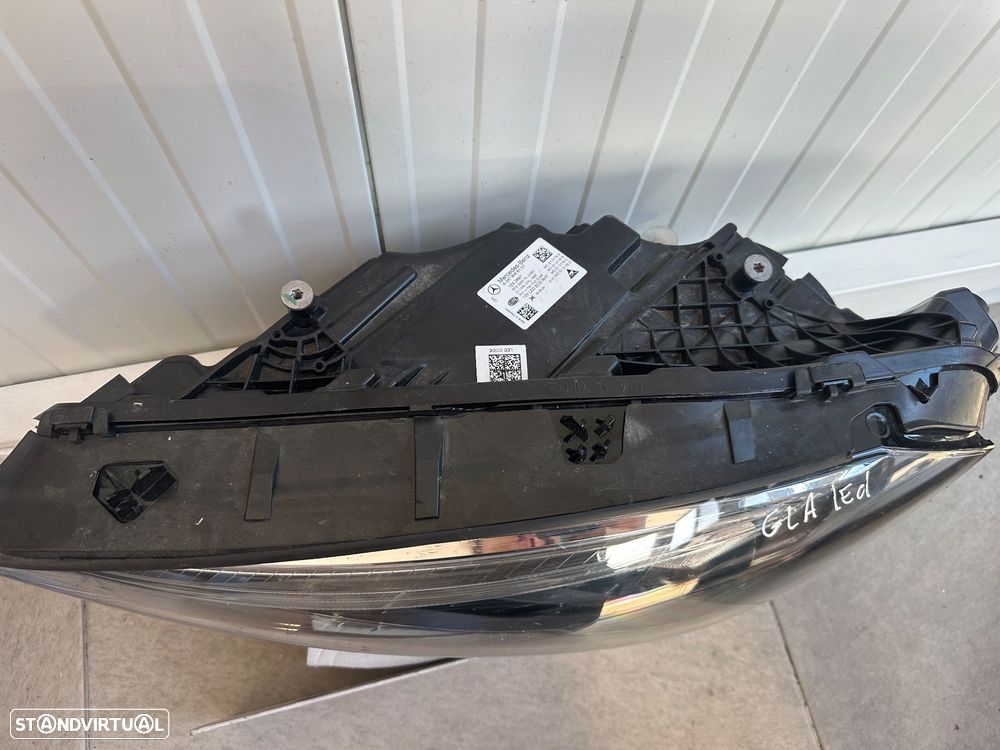 Farol esq Mercedes Gla led 247 - 2