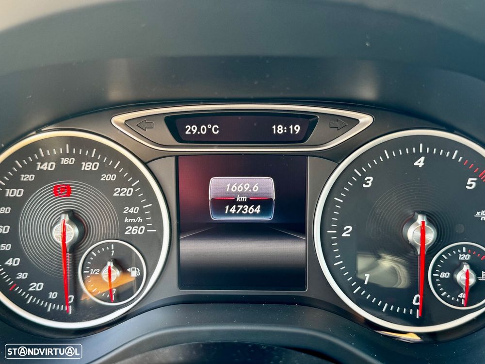 Mercedes-Benz A 180 d AMG Line - 14