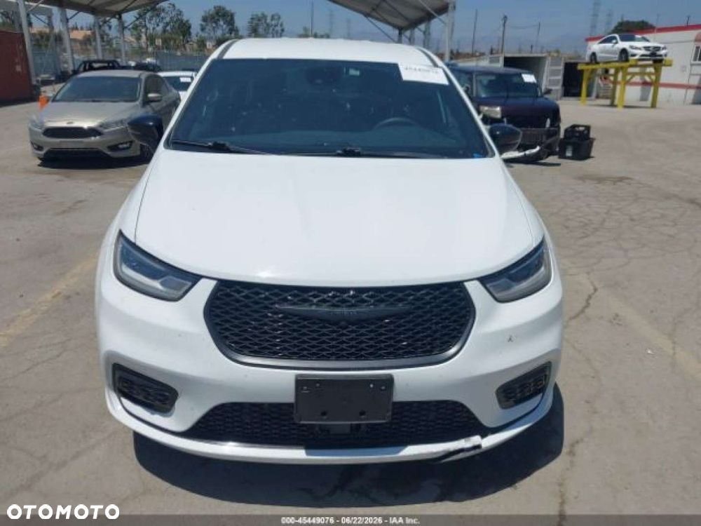 Chrysler Pacifica - 8