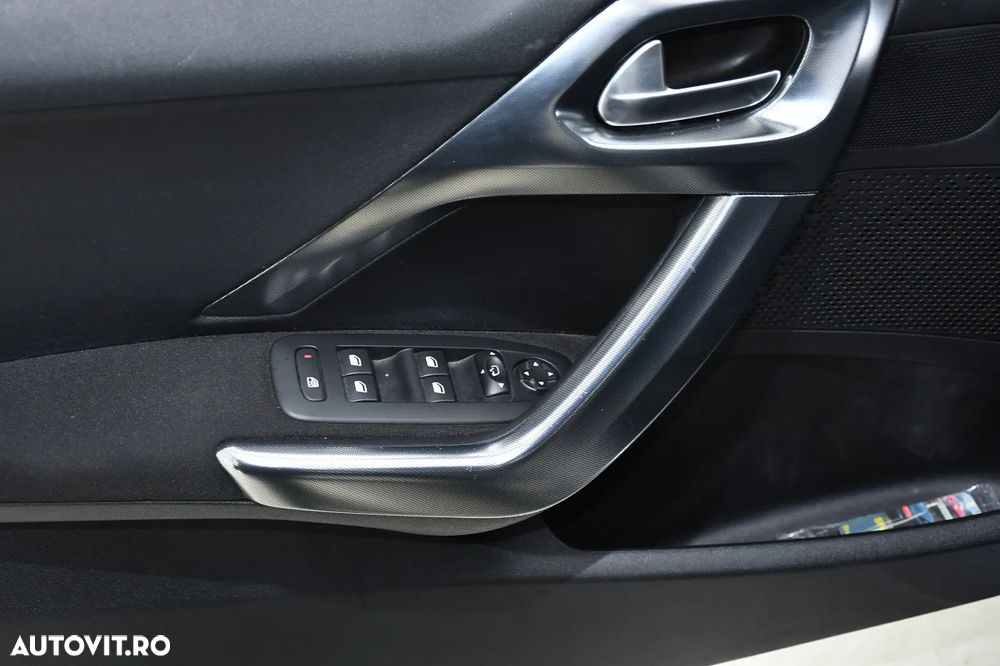 Peugeot 2008 PureTech 110 Stop&Start Allure - 16