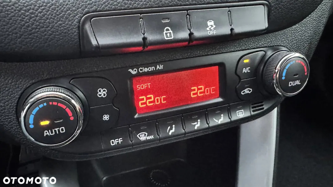 Kia Ceed 1.4 CVVT SW Dream-Team Edition - 26