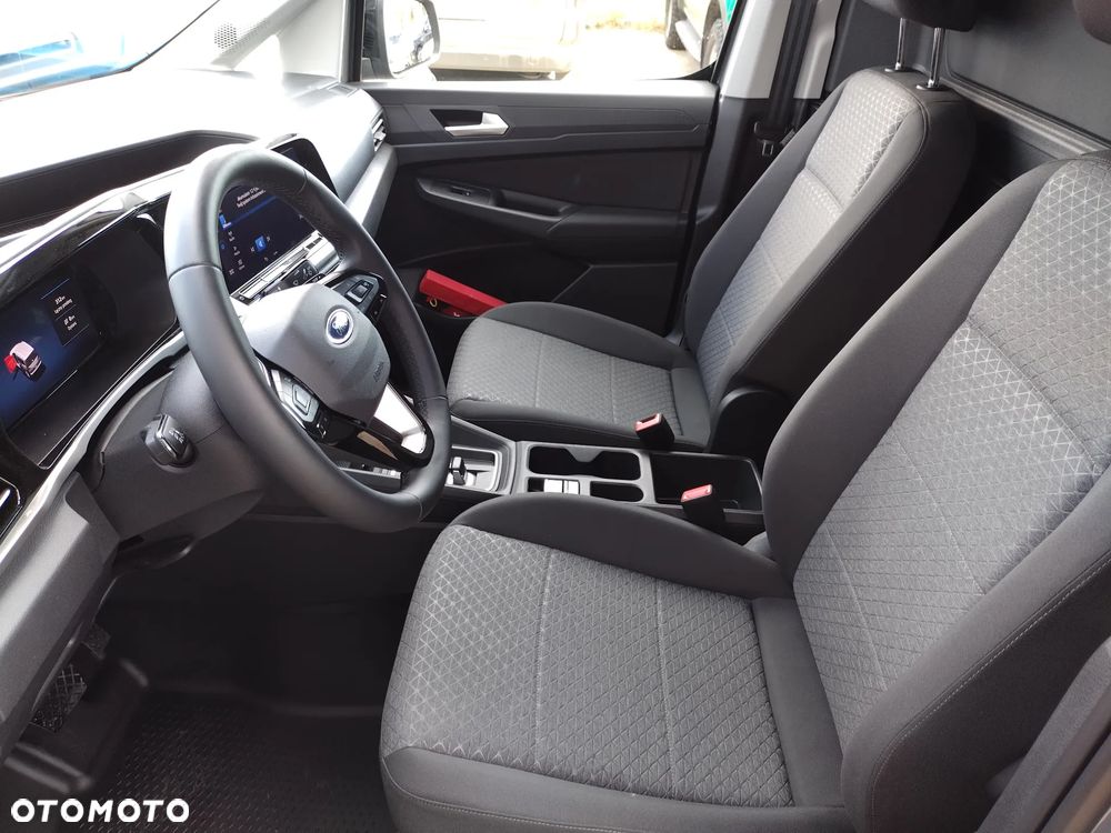 Ford Transit Connect L2 Limited - 4