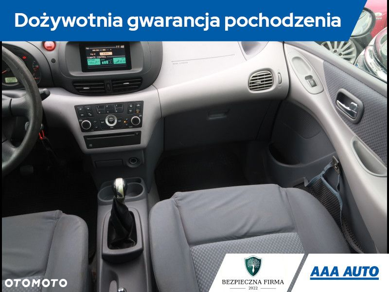 Nissan Almera Tino - 9