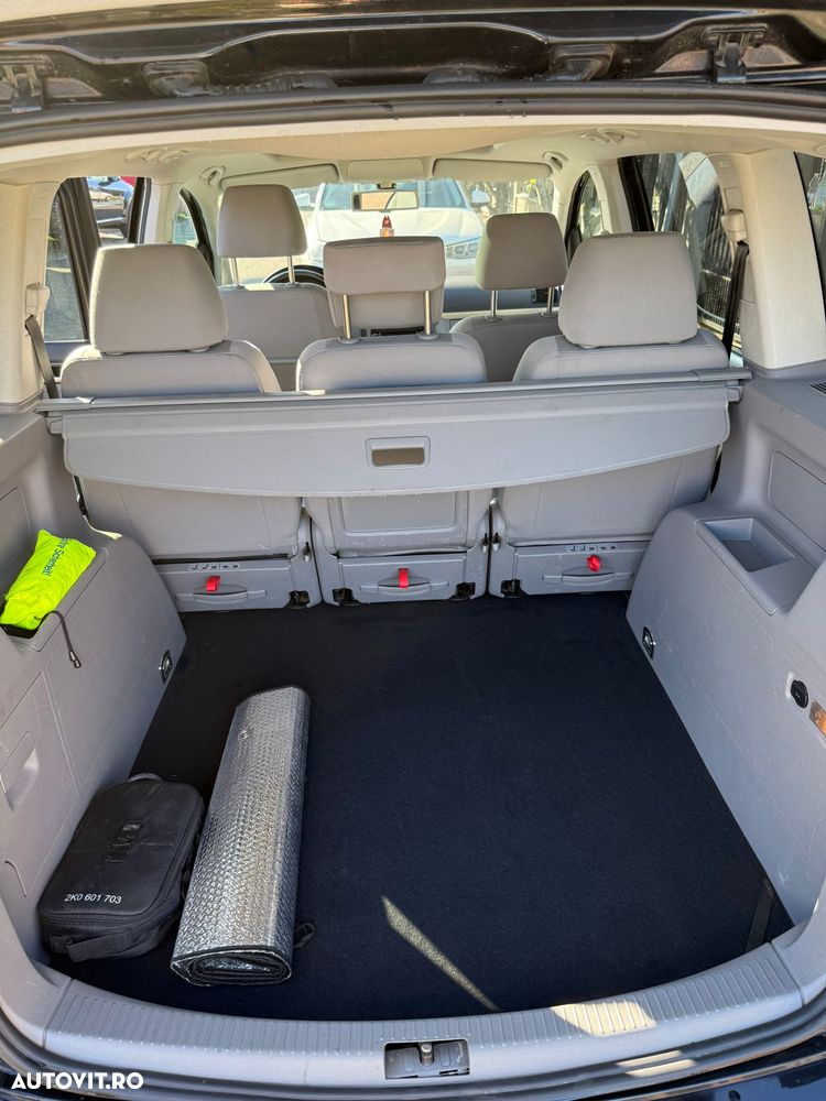 Volkswagen Touran - 8