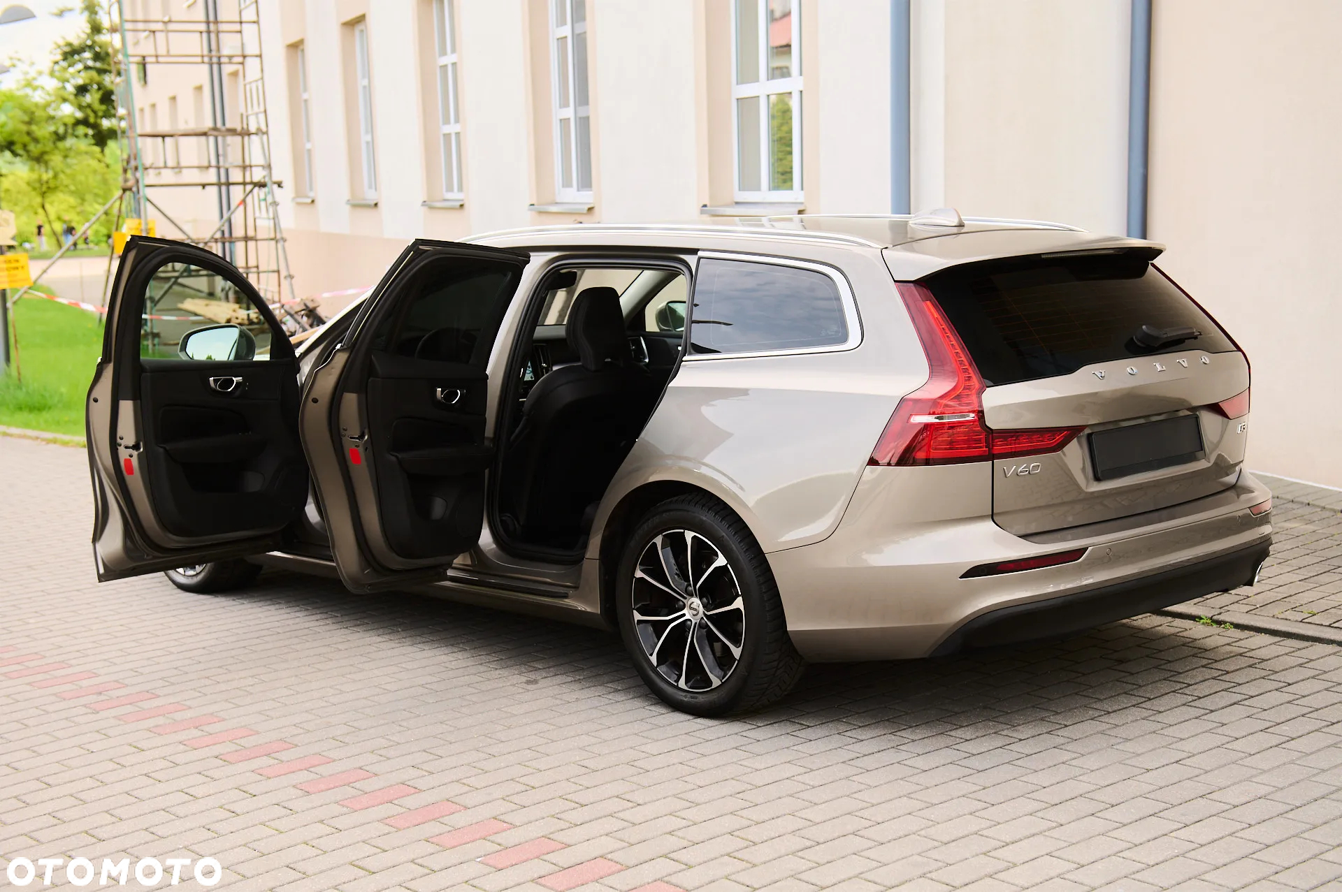 Volvo V60 D3 Momentum Pro - 20