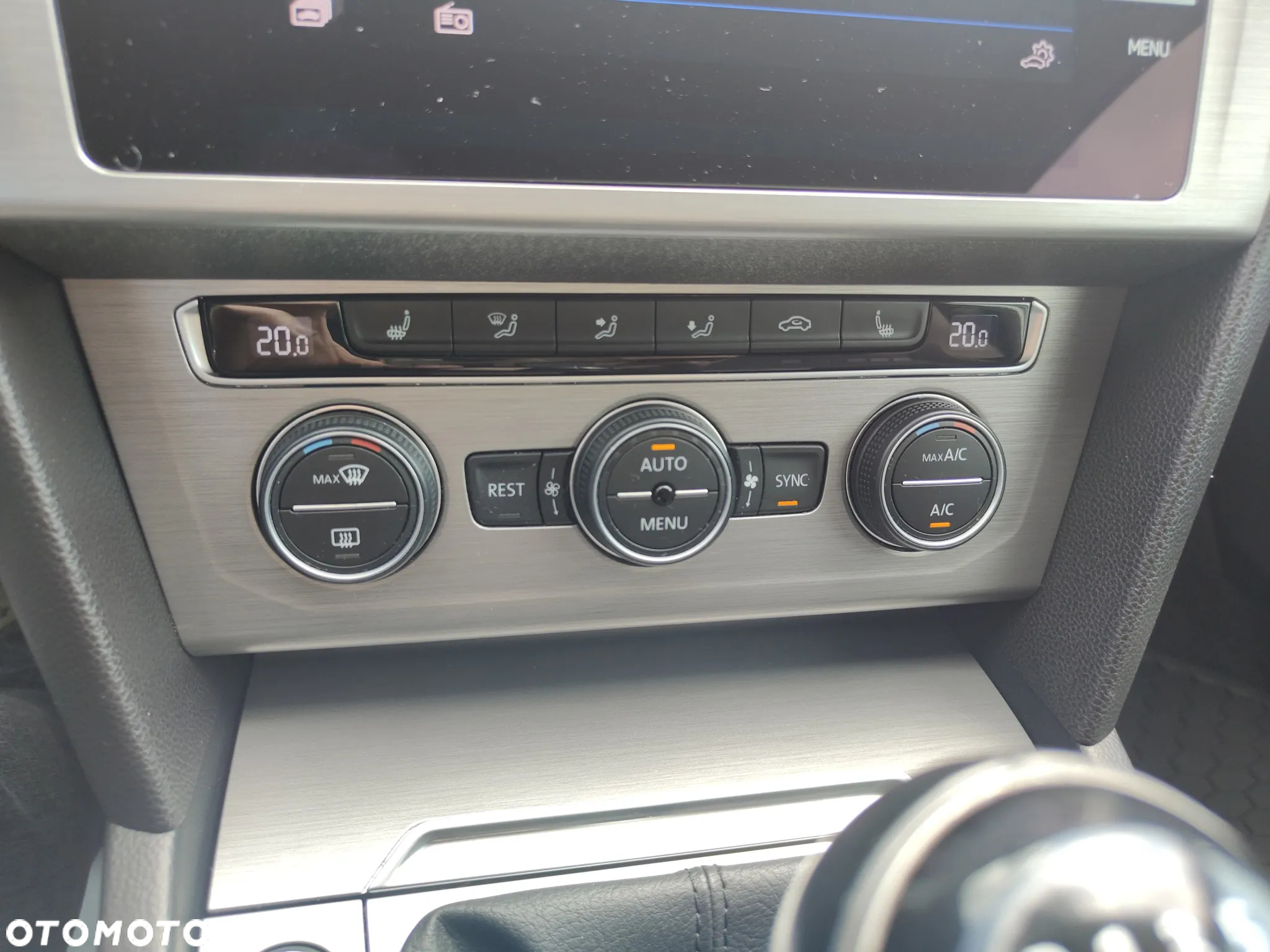Volkswagen Passat - 12